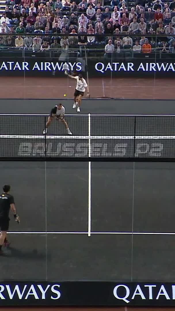 Campagnolo wins the game with a great smash
