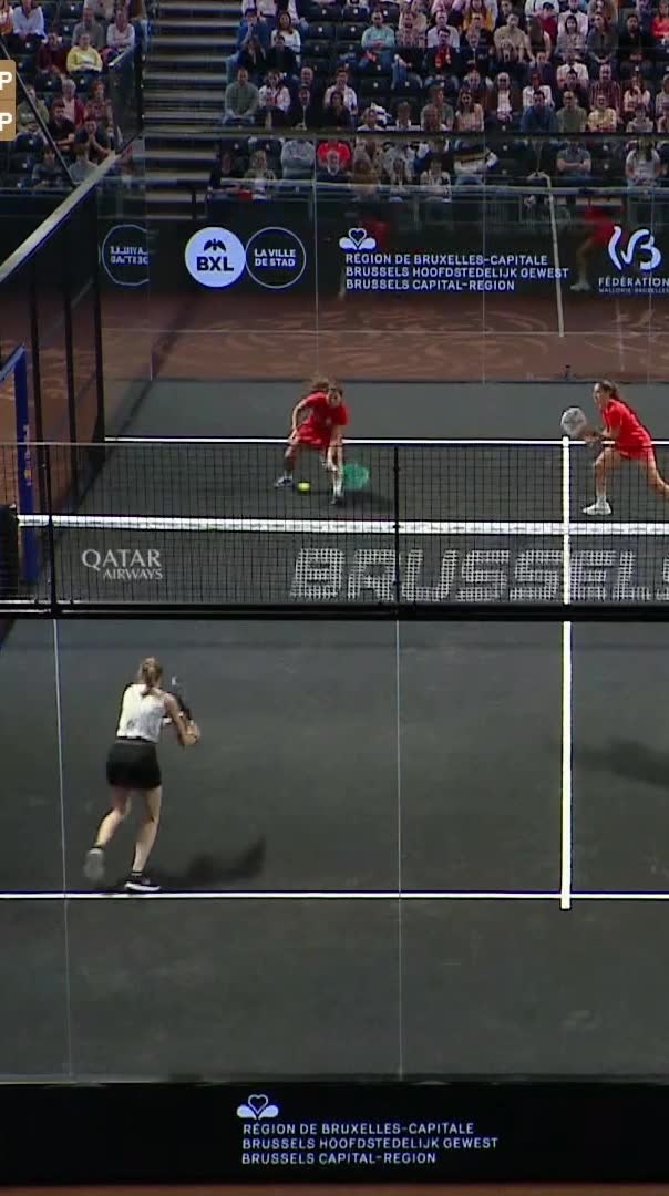 Barrera and Velasco win the star point to break the game