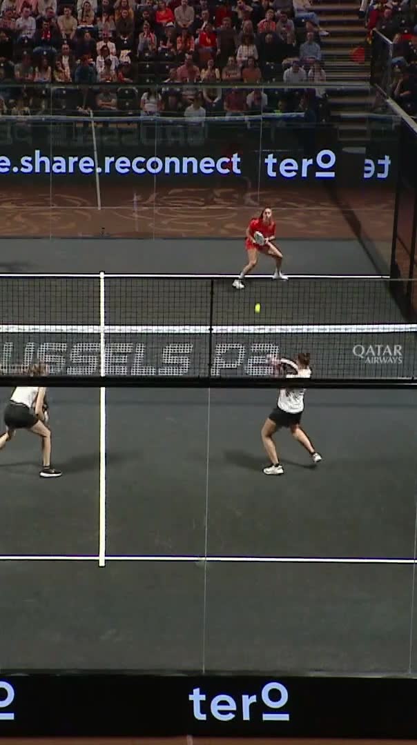 Fantastic backhand by Elyne Boeykens