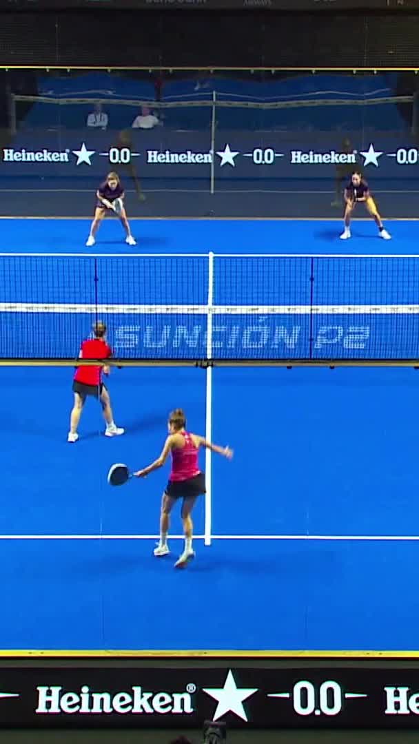Osoro causes confusion down the middle and wins the break point