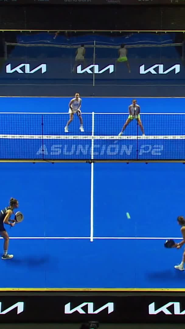 Castello commits a crucial error, while almost hitting Caldera
