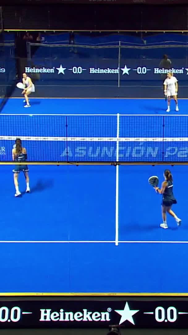 Manquillo hits a crucial forehand winner