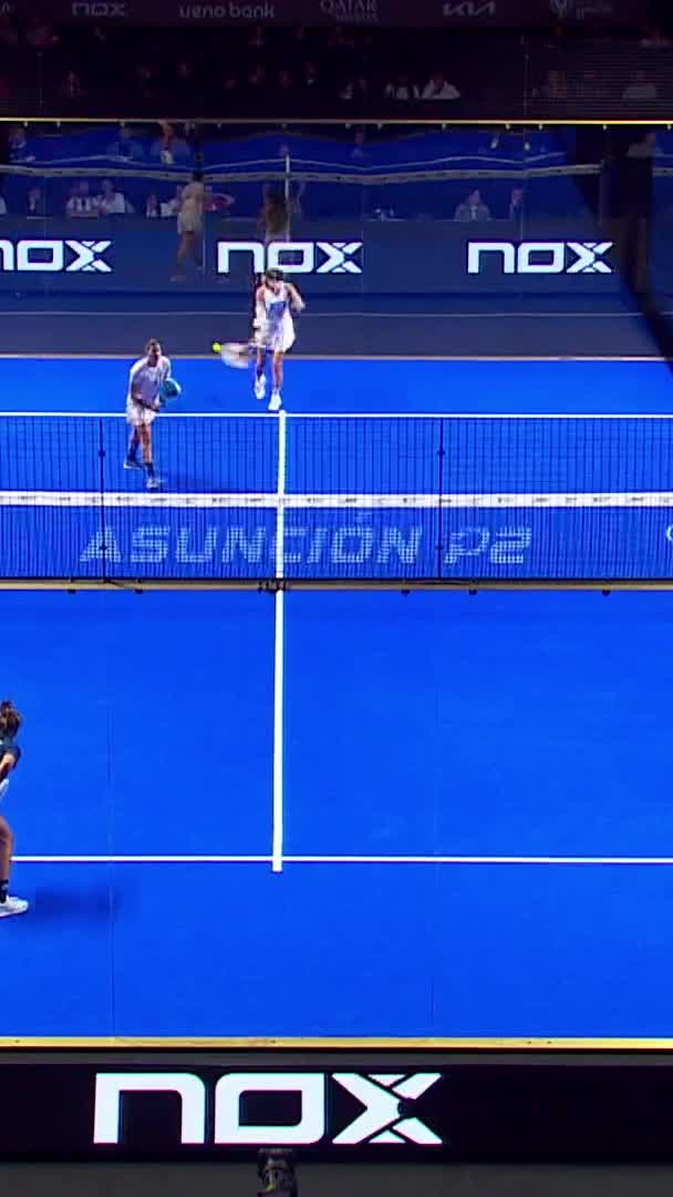 Wonderful return from outside the court by Gonzalez
