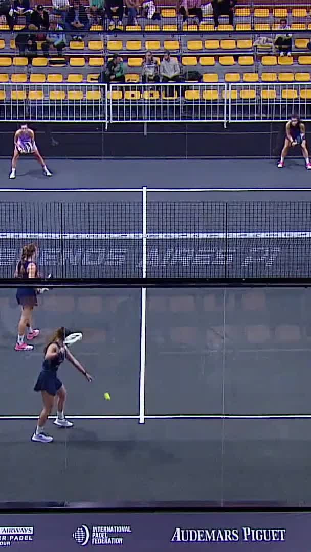 Ortega returns the smash and Calvo finishes with a x4