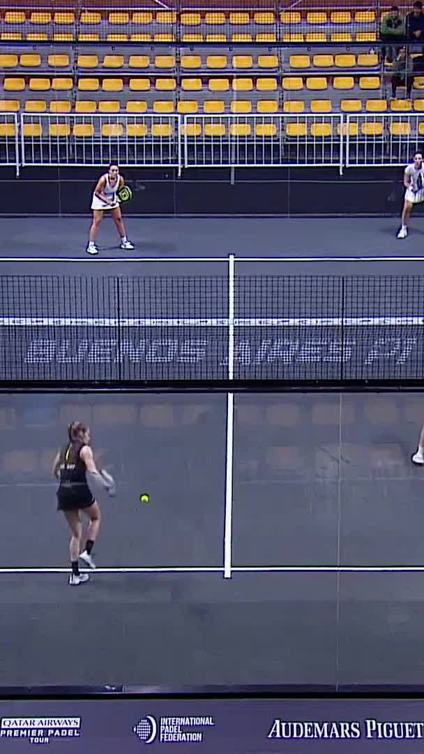 Riera sets herself up for a x4 to win another break point and take the lead