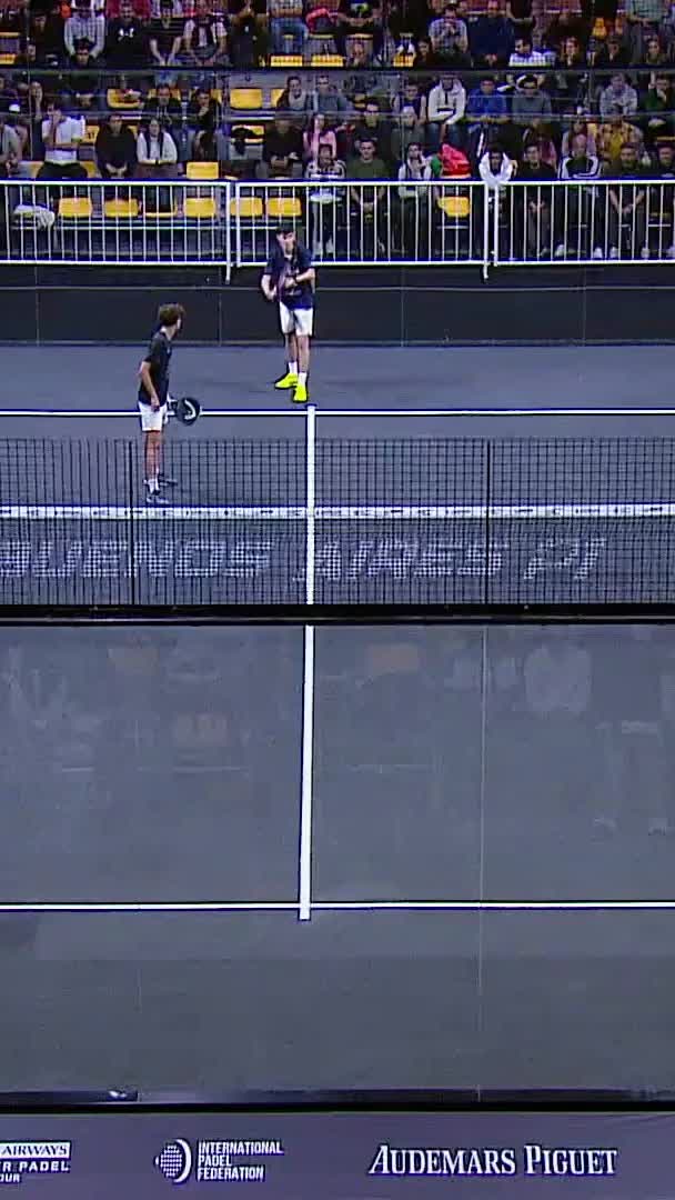Cabeza and Gonzalez keep pace and make it 4-3 on the third set