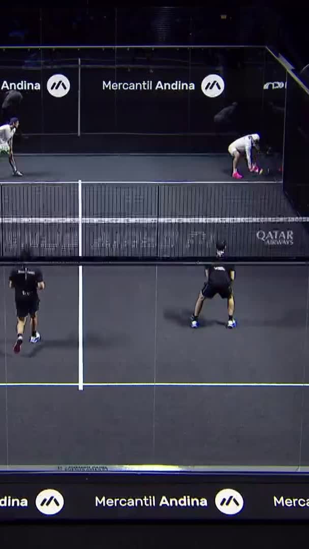 Good Smash from Sintes who wins the point with help from the fence