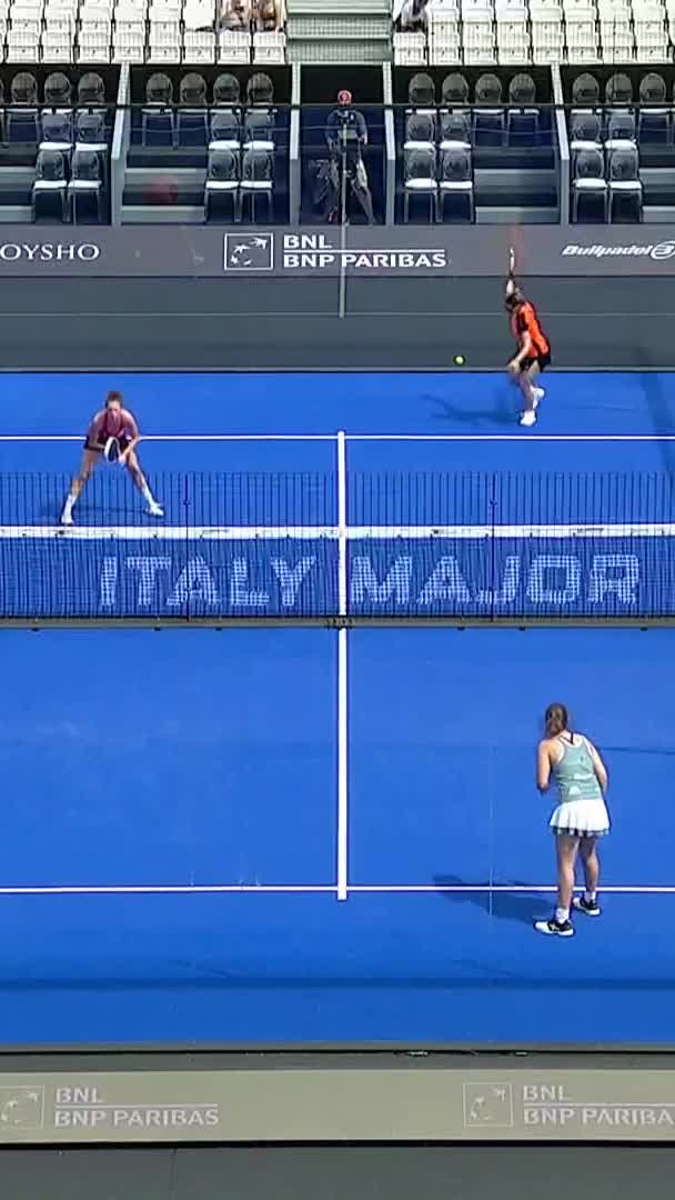 Dal Pozzo hits a good forehand volley