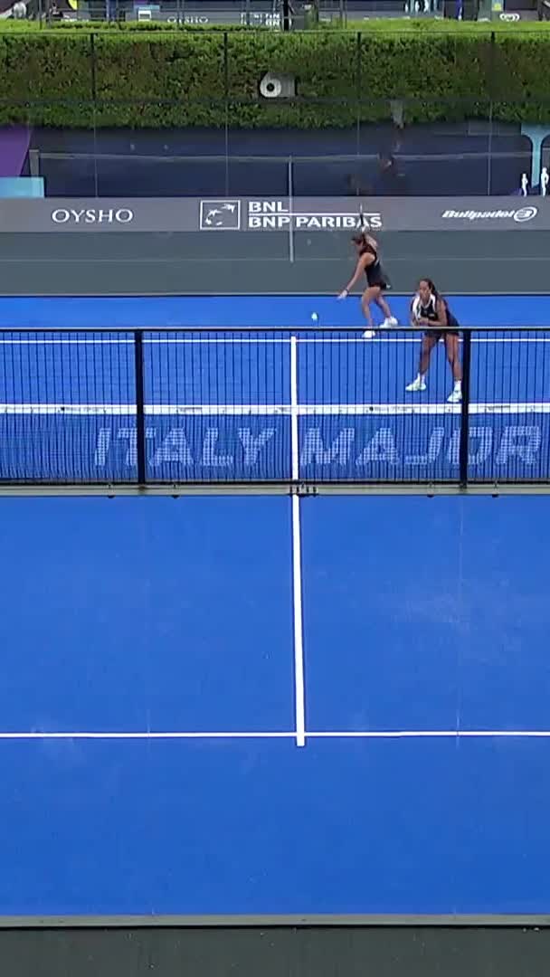 Esacena with a perfectly placed return