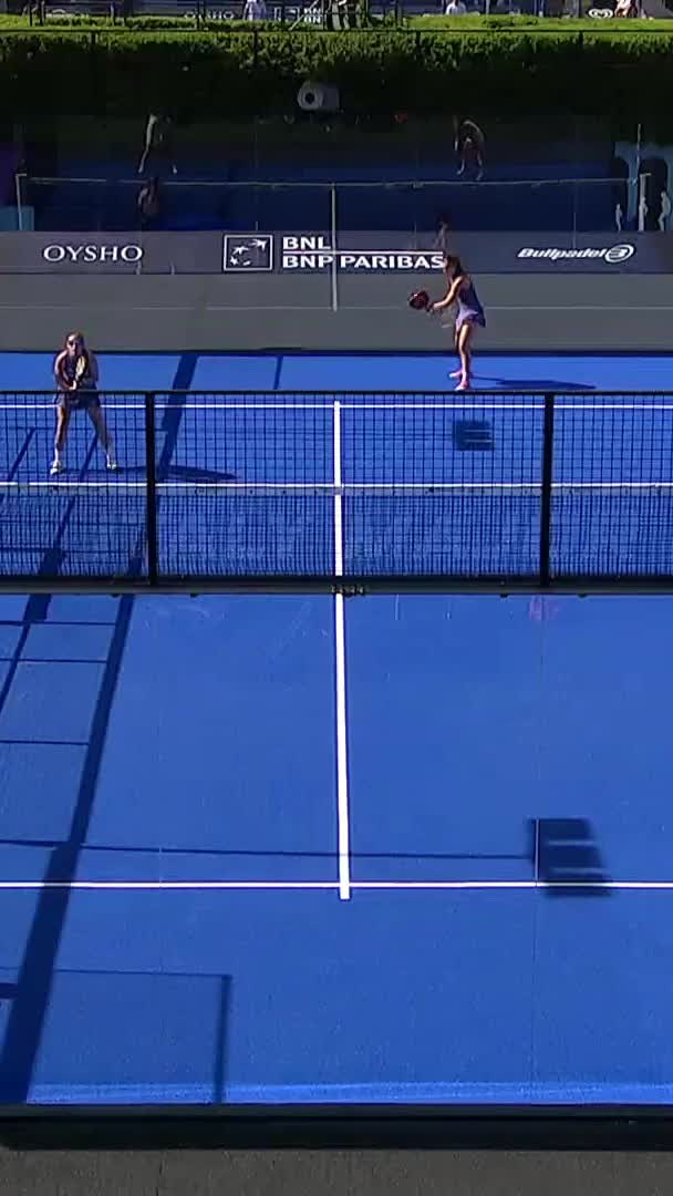 Alonso comes volley to avoid the Break point against her