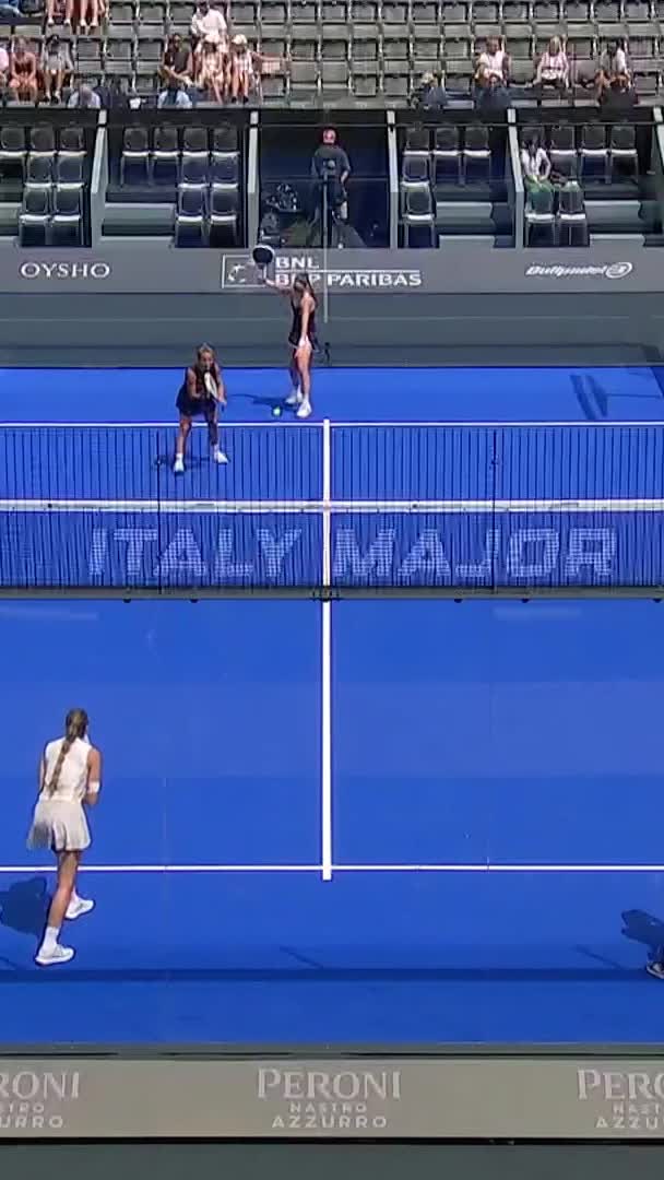 Jensen fires an x3 winner to hold serve