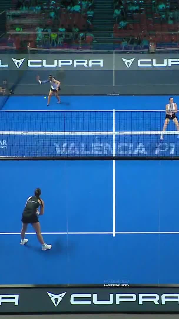 Great smash by Errani to save the break point