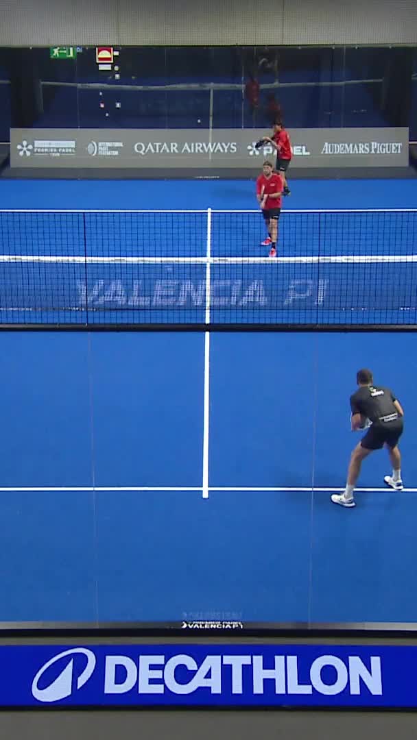 Gonzalez saves the ball from outside the court, but cannot win the rally
