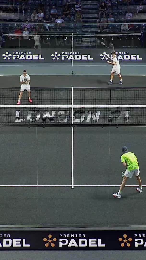 Augsburger wins another break point and makes it 3-0 on the third set