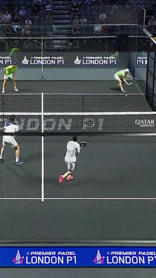 Tello-Arce win their first game of the third set and make it 4-1