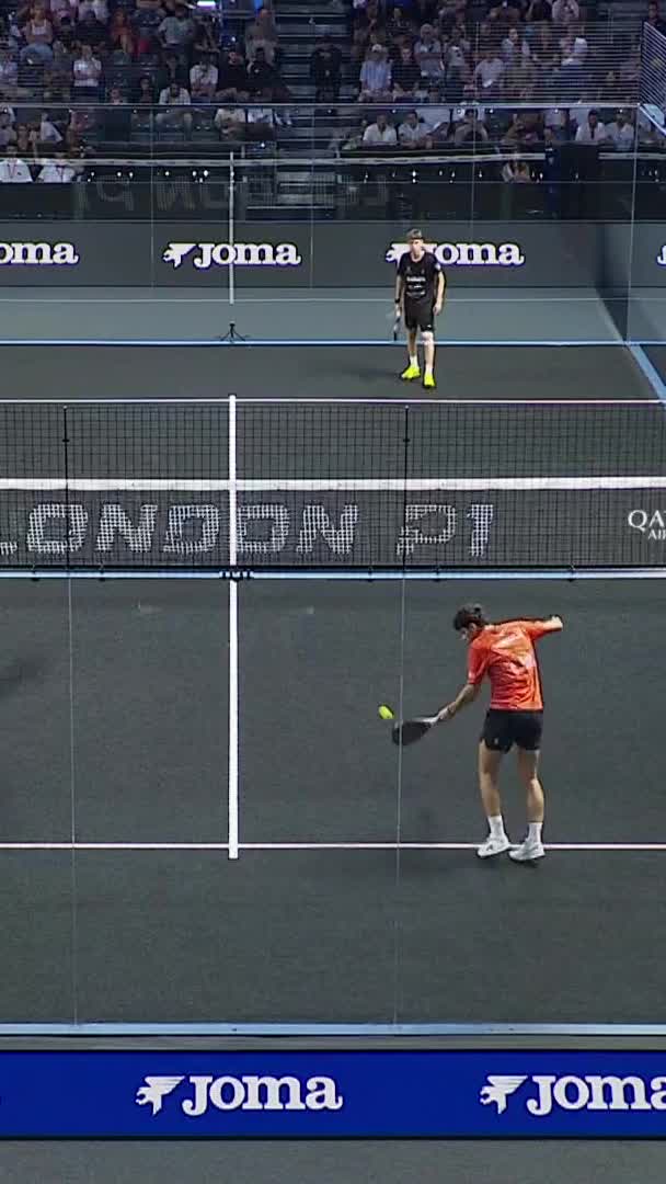 Brilliant defense from Cabeza, finished off with a crosscourt backhand volley by Gonzalez