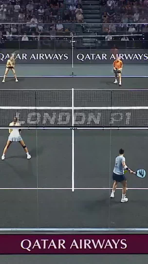 Brea hits a precise backhanded winner to complete the comeback and win the first set in tiebreak!