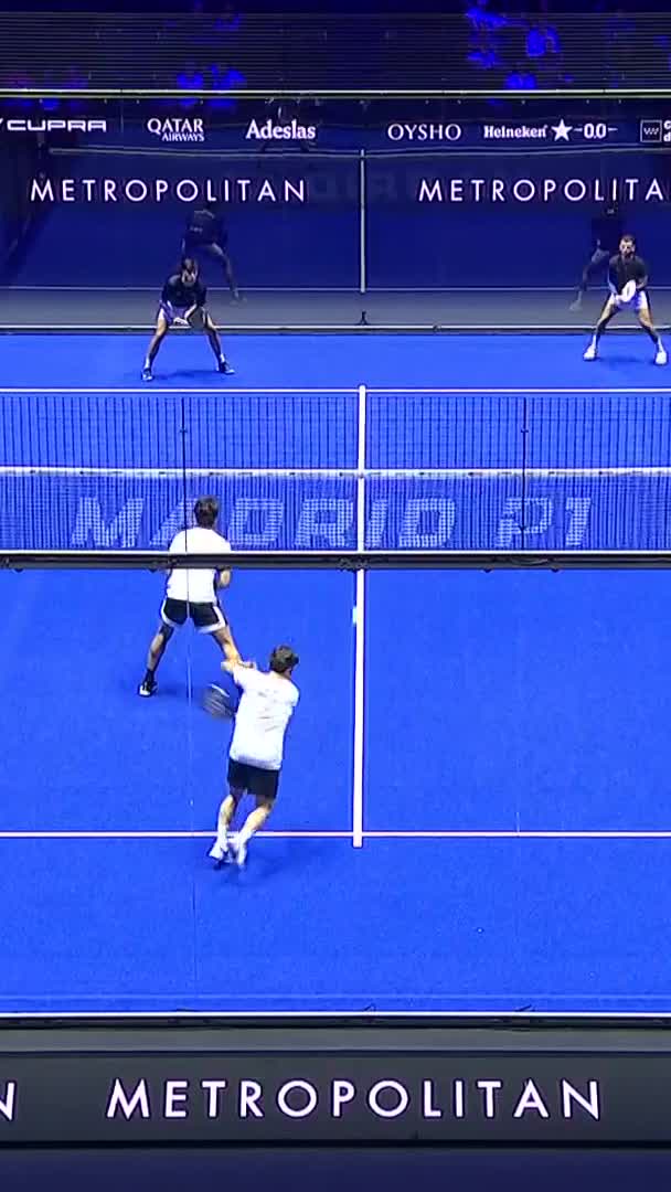 Garrido seals the game with a huge smash and secures the tie-break