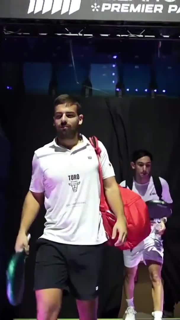Entrance onto the court by the Solano - Pereyra pair