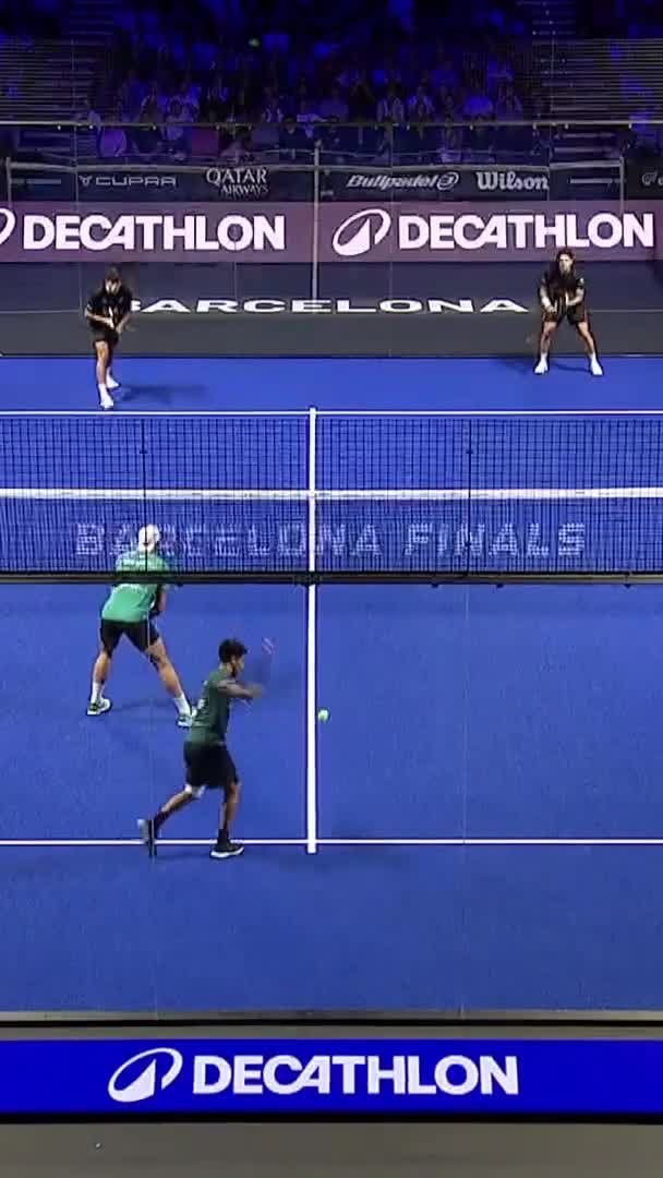 Amazing return from Tapia against Chingotto shot from outside the court