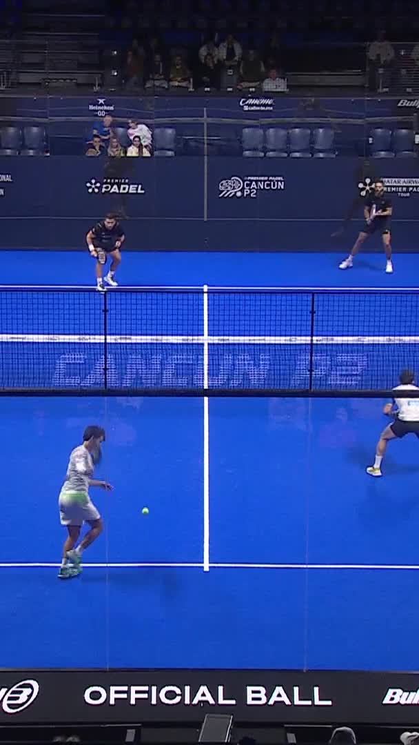 Set point. Campagnolo beats Sanz with a backhand