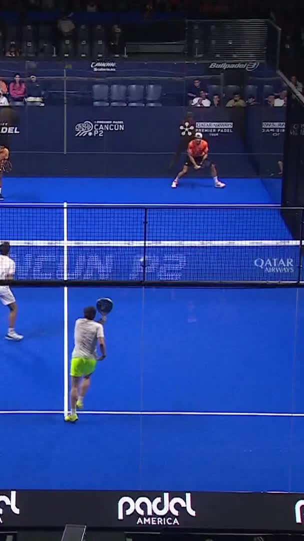 Galan recovers well and hits a great smash