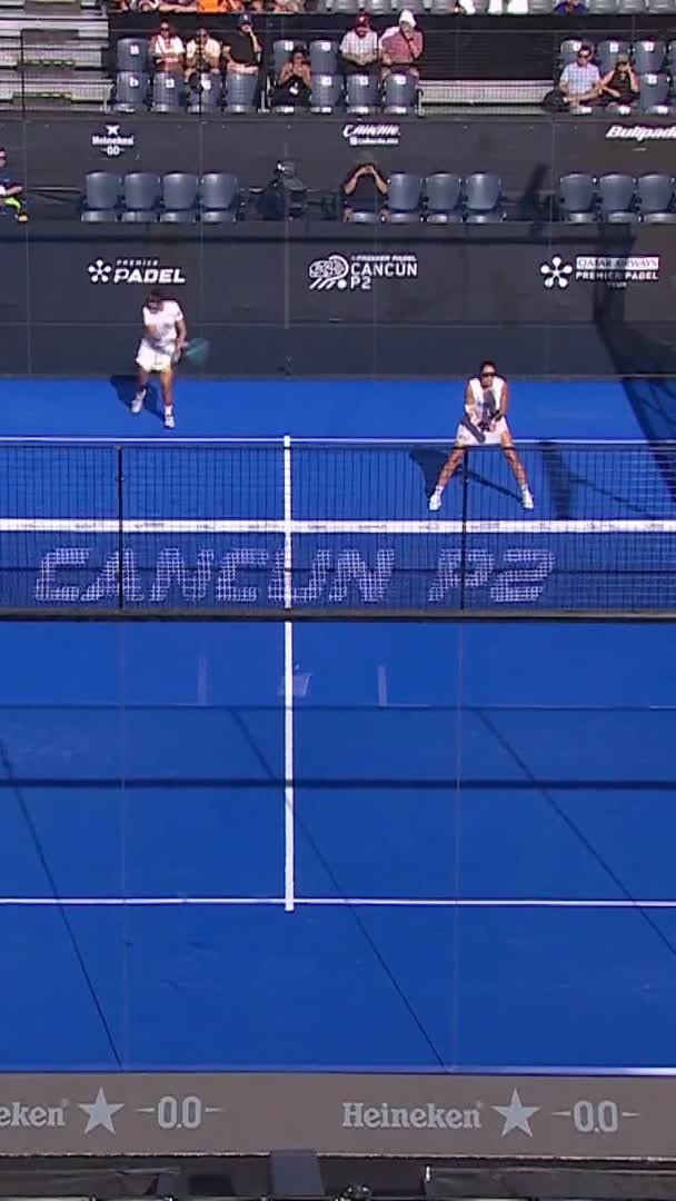 Brea and Triay overwhelm their opponents with smashes